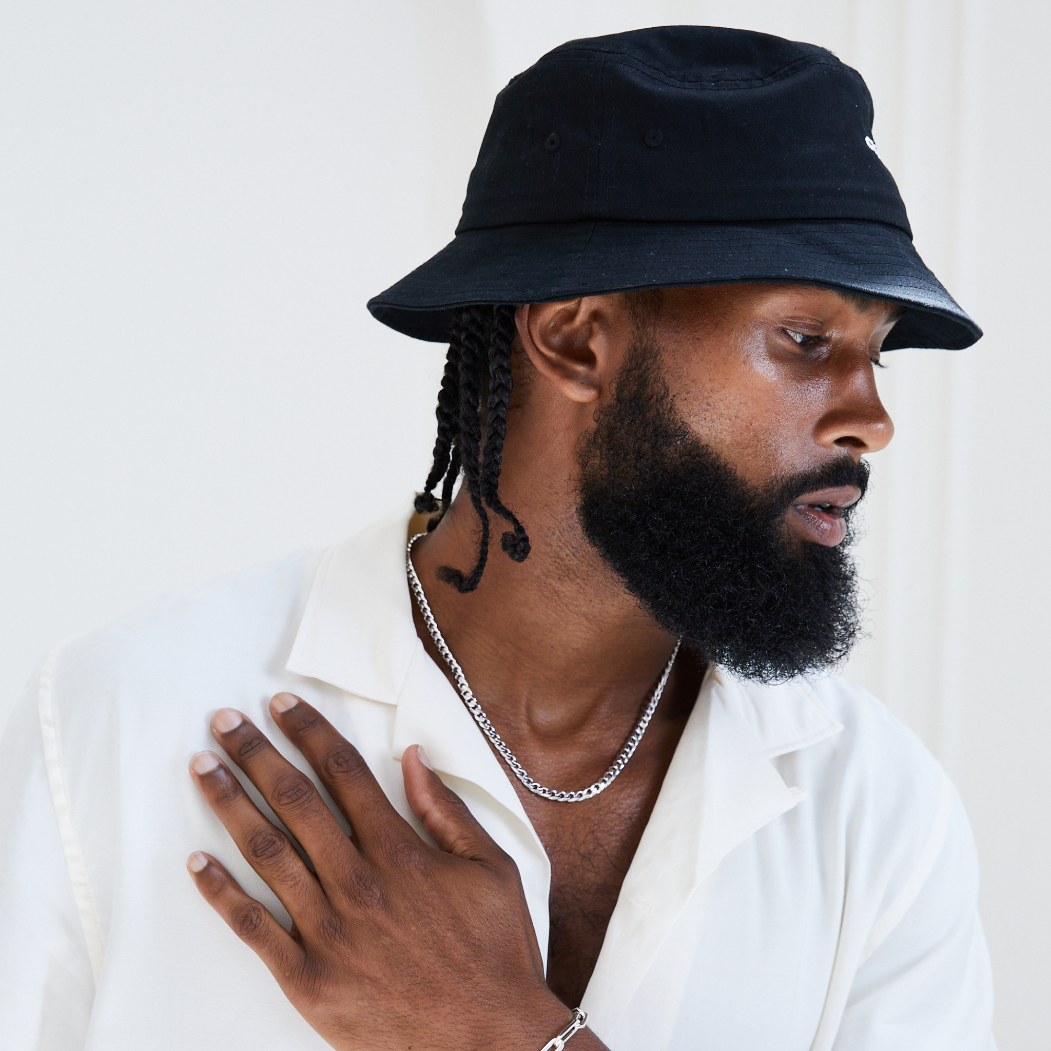 MANSSION: Do Men Wear Bracelets? An In-Depth Look into the Trend.