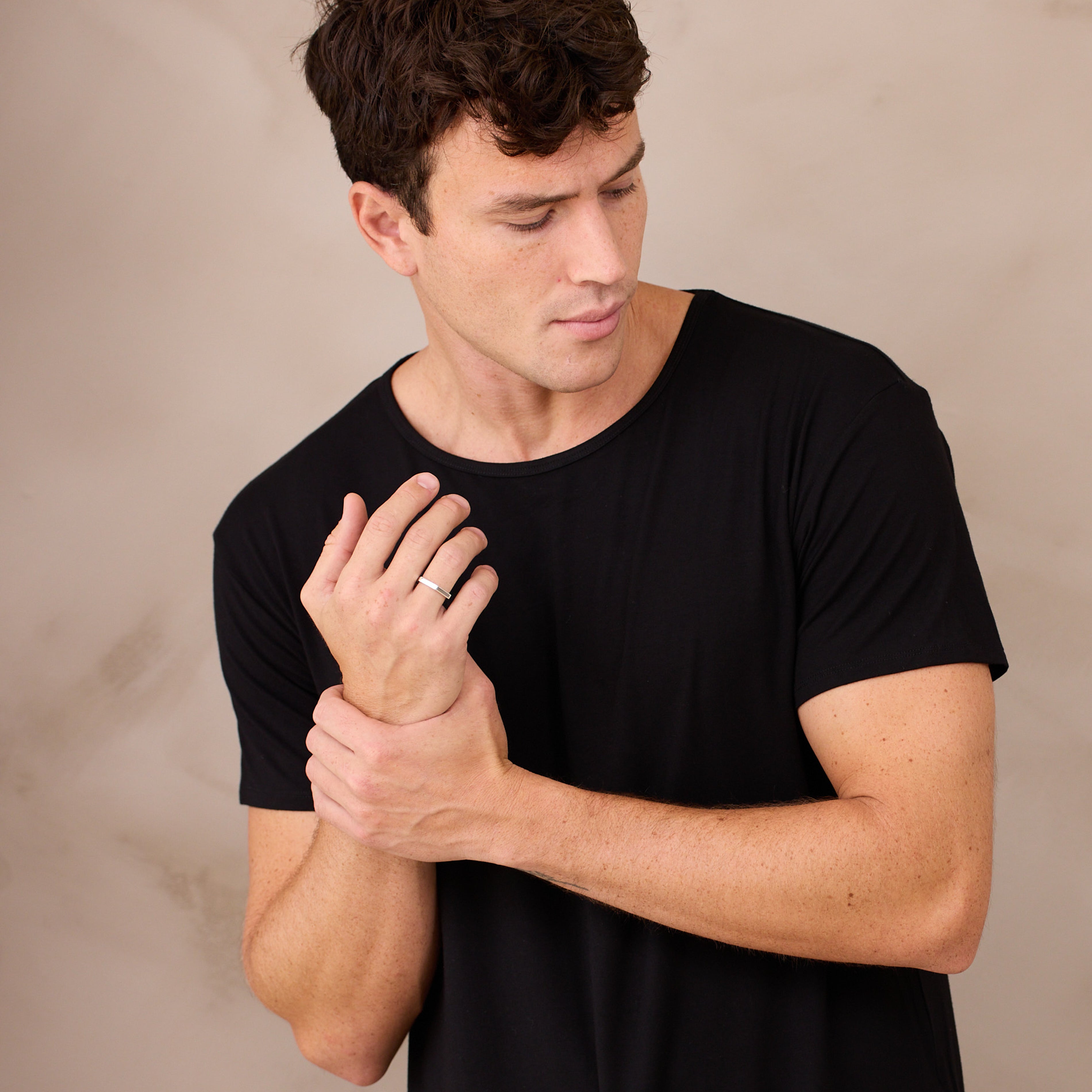 MANSSION: How to Choose the Right Jewelry for Your Skin Tone: A Guide for Men